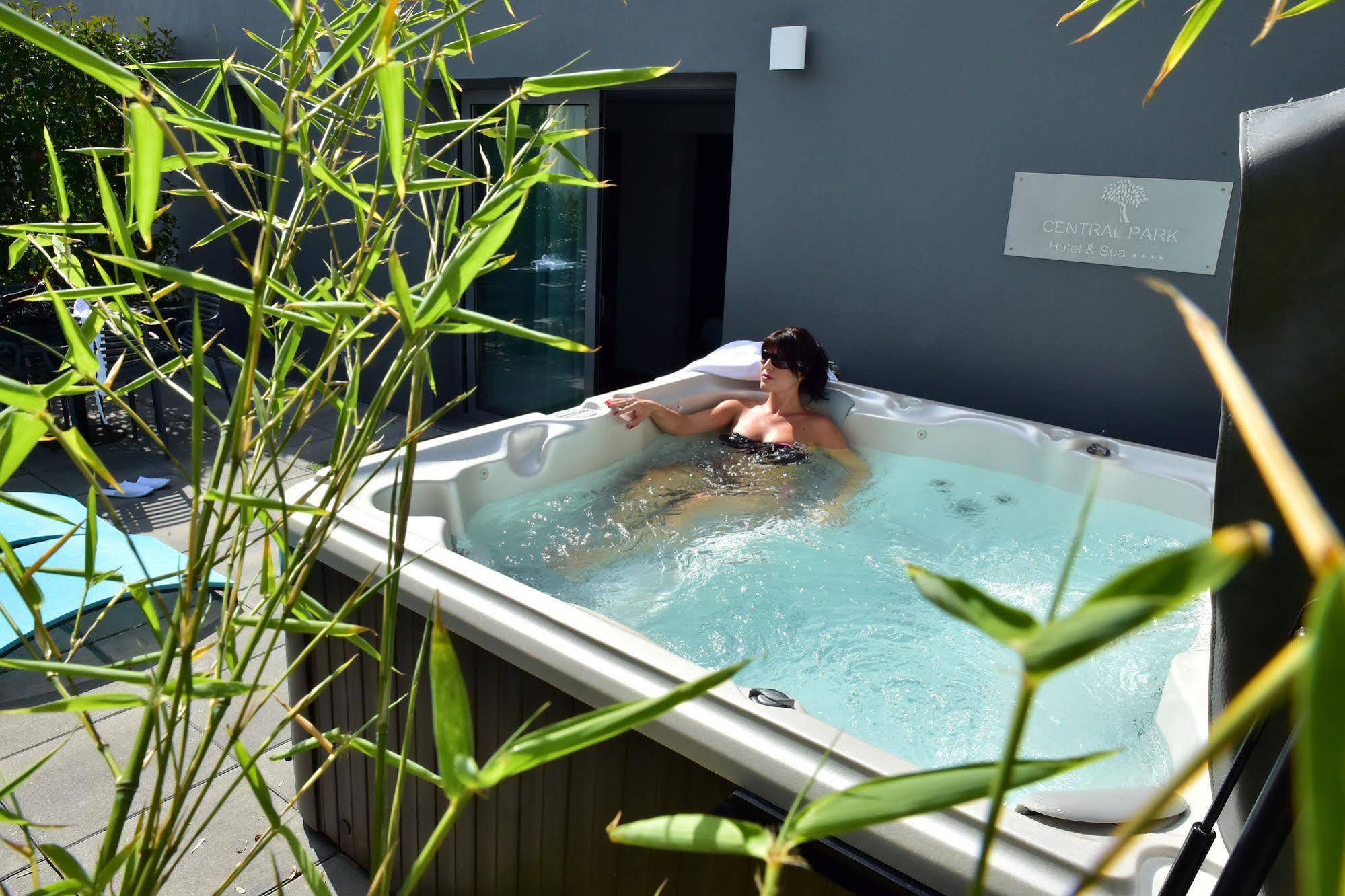 Central Park Hotel & Spa La Rochelle  Zewnętrze zdjęcie